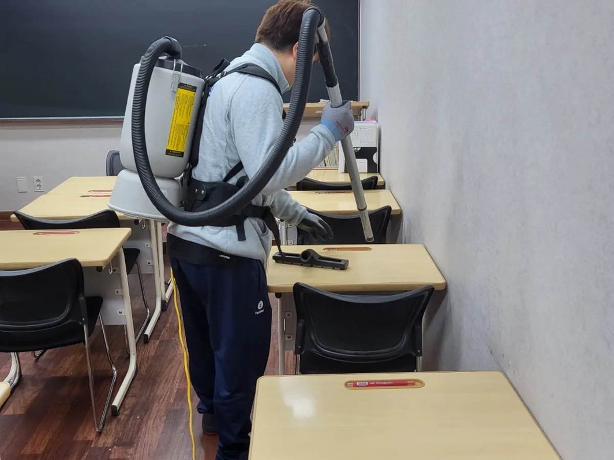 남구 선암동 학교 현관·중앙홀 바닥 위생청소 사례 - 행진크린
